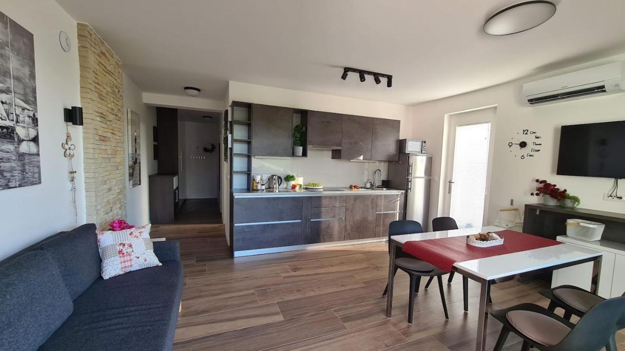 Vila Primorka Apartmani Oleander Šilo Exteriör bild