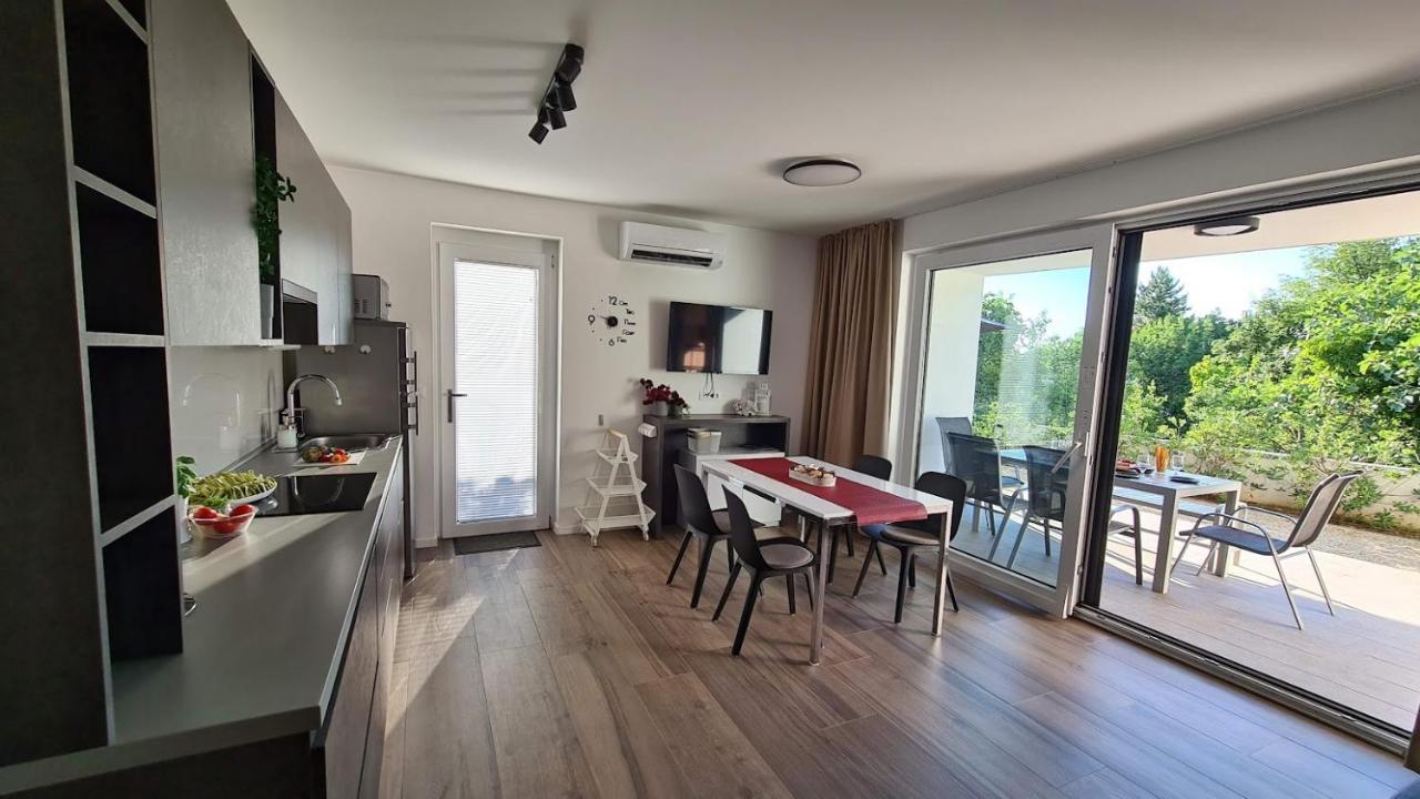 Vila Primorka Apartmani Oleander Šilo Exteriör bild