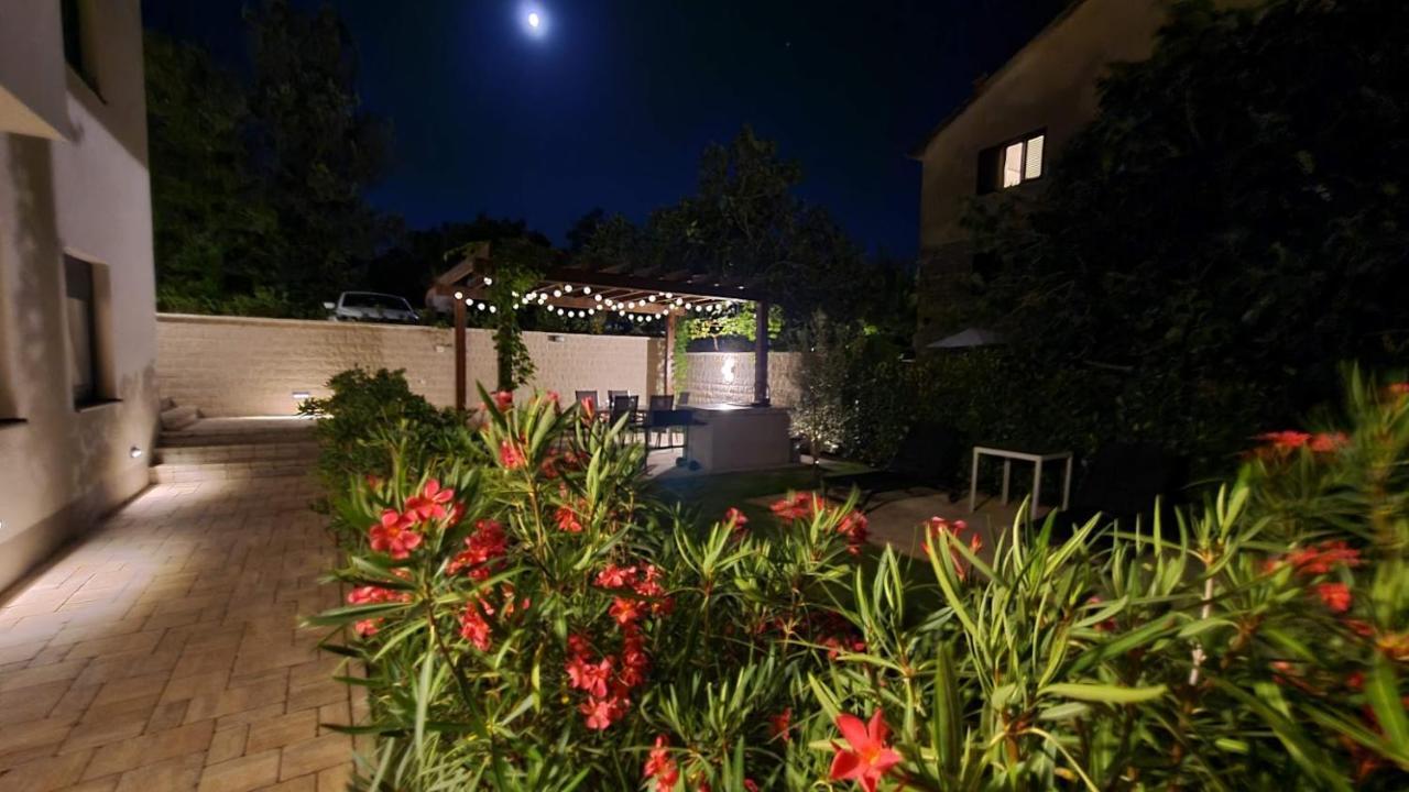 Vila Primorka Apartmani Oleander Šilo Exteriör bild