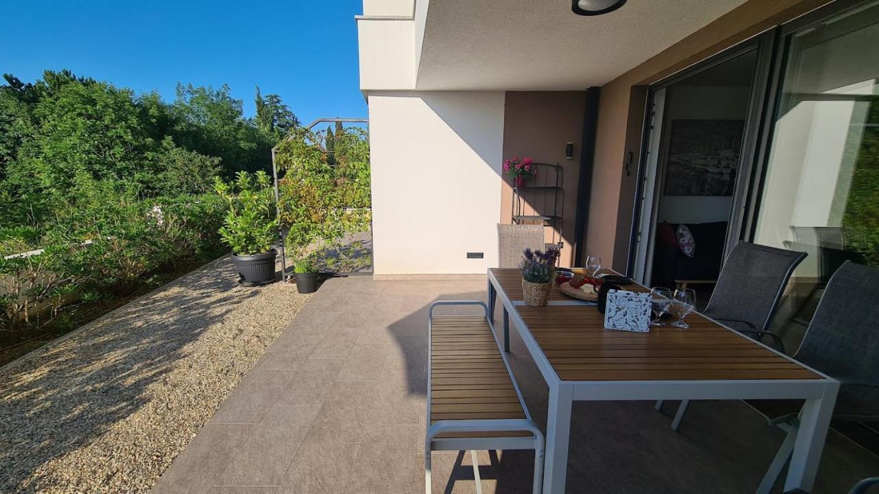 Vila Primorka Apartmani Oleander Šilo Exteriör bild