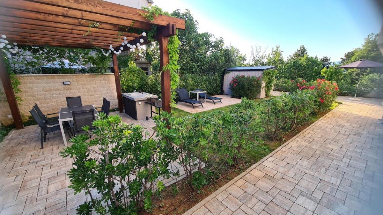 Vila Primorka Apartmani Oleander Šilo Exteriör bild