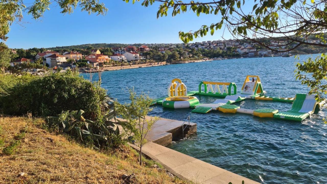 Vila Primorka Apartmani Oleander Šilo Exteriör bild