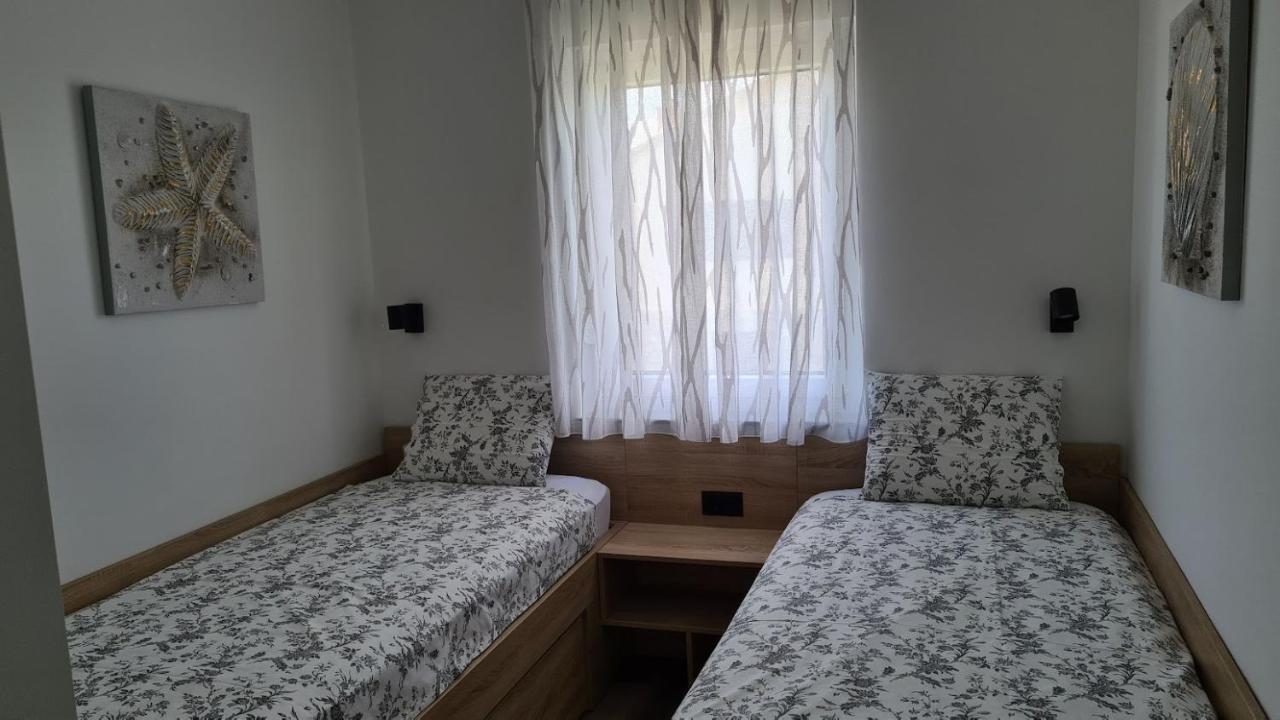 Vila Primorka Apartmani Oleander Šilo Exteriör bild