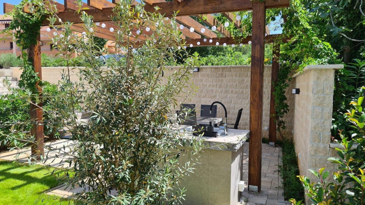 Vila Primorka Apartmani Oleander Šilo Exteriör bild